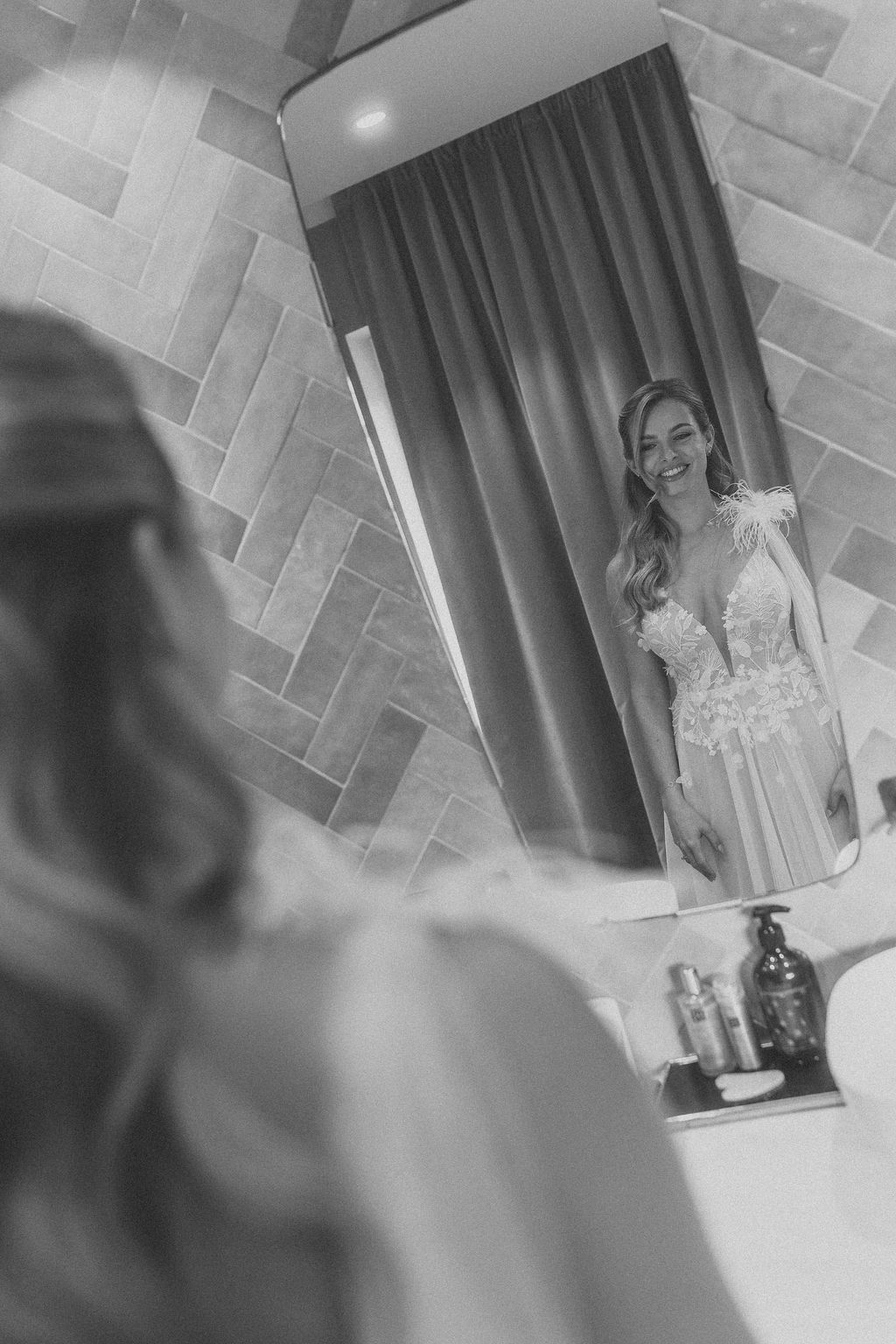 1.GettingReady_C&L_LinhSchroeterFoto_194