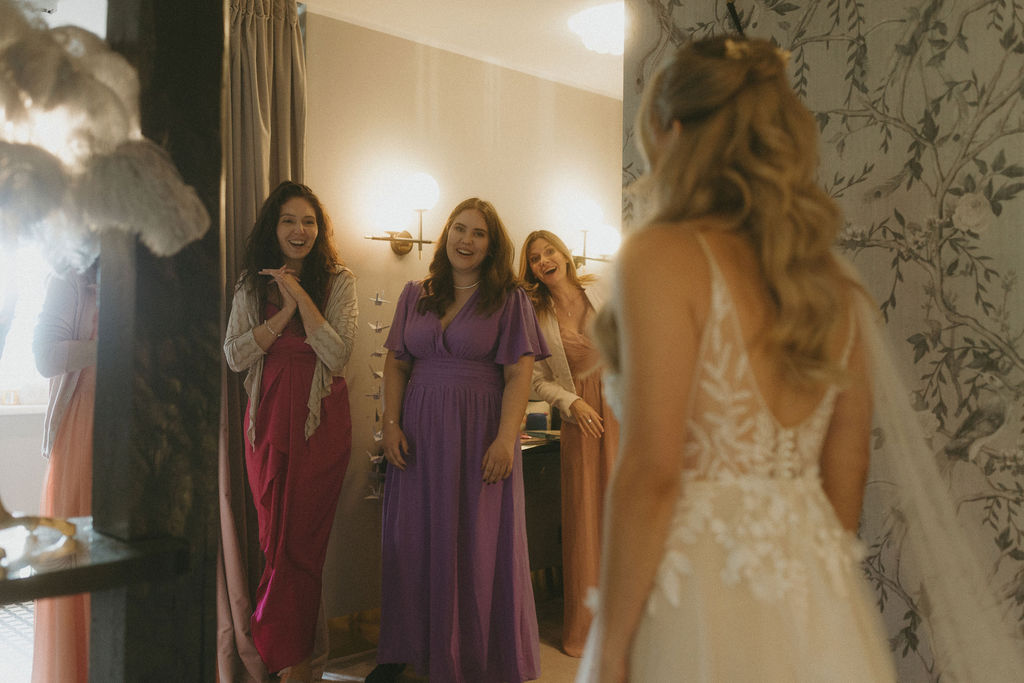1.GettingReady_C&L_LinhSchroeterFoto_207